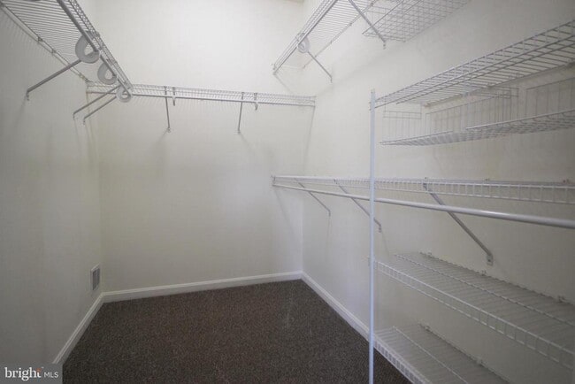 Building Photo - 40424 Milford Dr