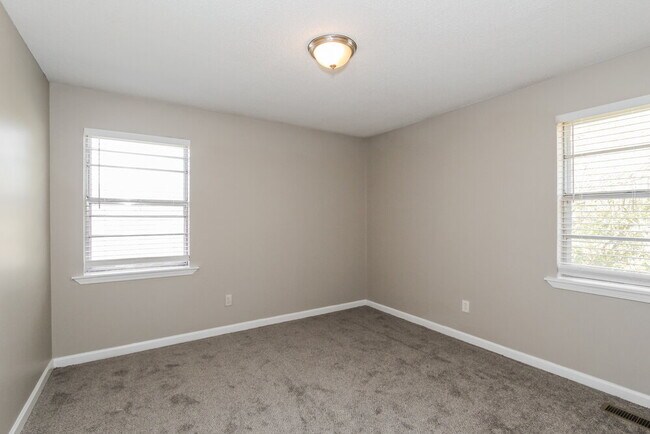 Building Photo - 3117 Parkwood Rd