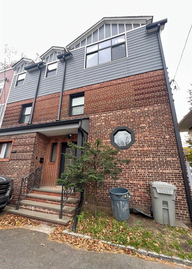 Building Photo - 4 Highview Rd