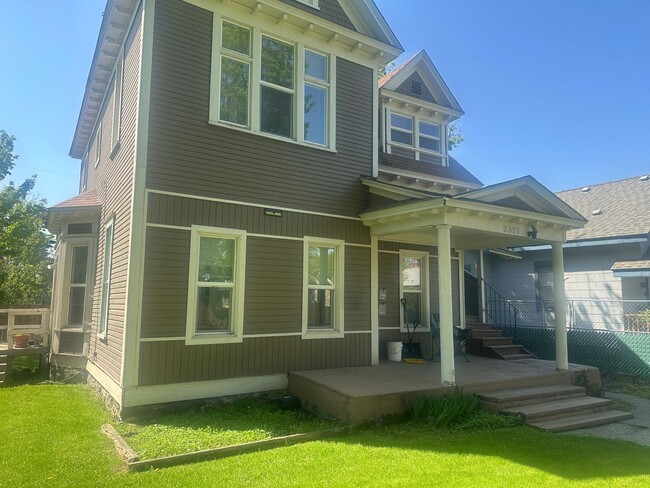 Primary Photo - 2025 W Mallon Ave