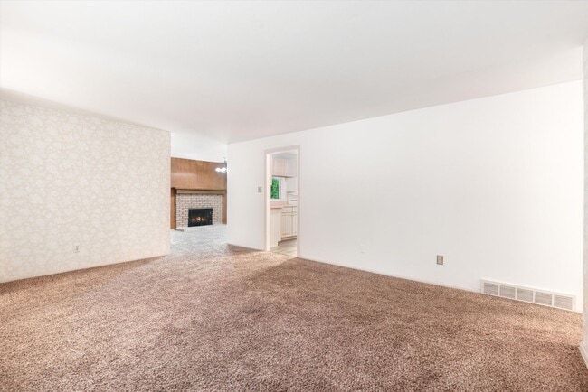 Building Photo - Vintage 5 bed Home in Green Mountain Estat...