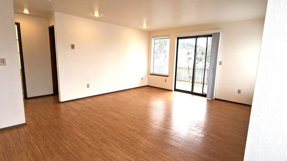 Building Photo - 2288 Douglas Rd