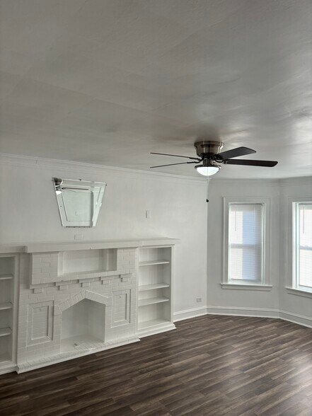 Building Photo - 7935 S Ellis Ave