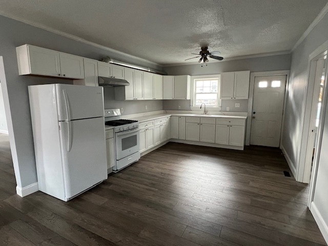 Kitchen - 635 Broadway St