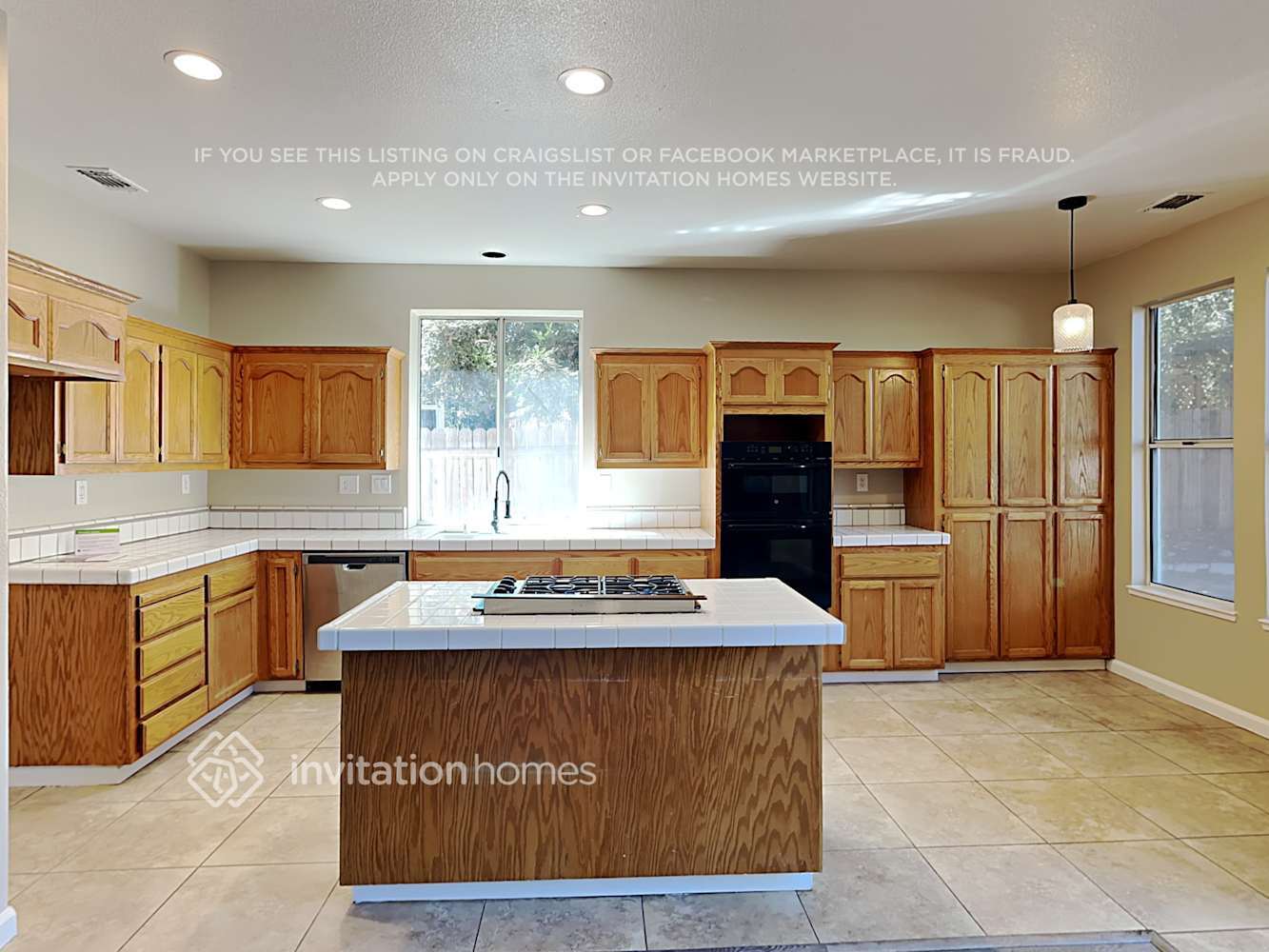 Building Photo - 869 Lariat Loop