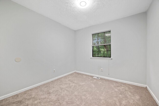 Building Photo - 1761 Skiffes Creek Cir