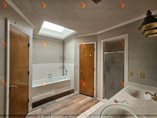 Building Photo - Now Leasing: Bright & Beautiful 3 Bed / 2 ...