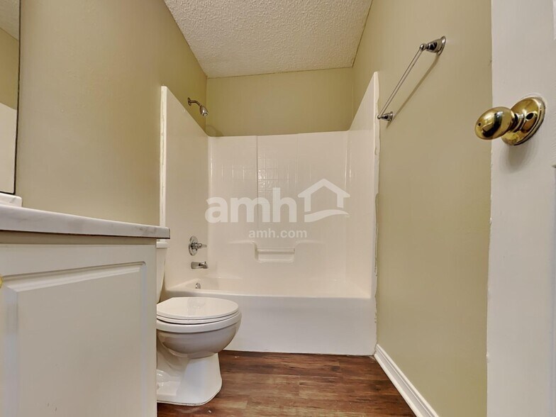 Building Photo - 6291 Ironside Dr N