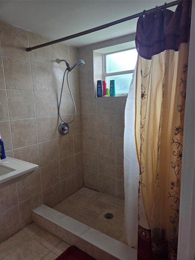 Building Photo - 2630 SW 49th Ct