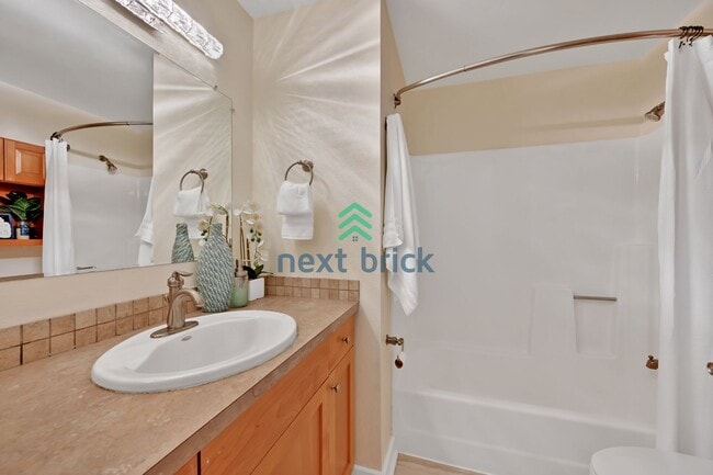 Building Photo - Charming 2-Bedroom Cottage in the Heart of...