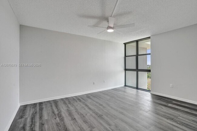 Building Photo - 1101 River Reach Dr