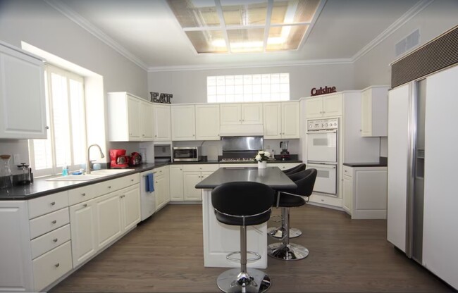 Kitchen & Island - 2312 Glenbrook Way