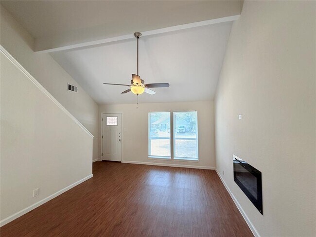 Building Photo - 1605 Parkwood Dr