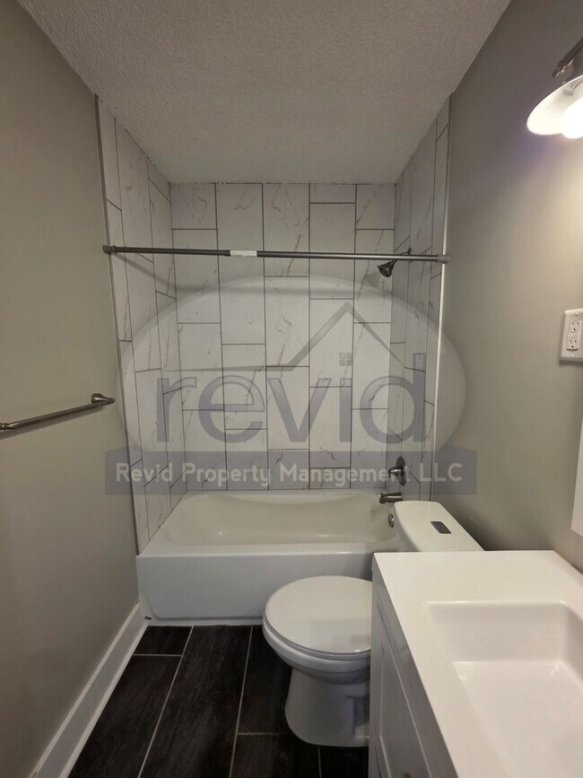 Building Photo - 3523 Barwood Cir