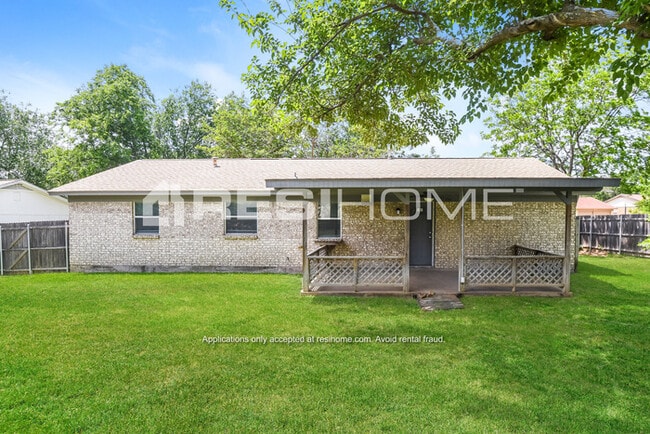 Building Photo - 521 Kemper Ave