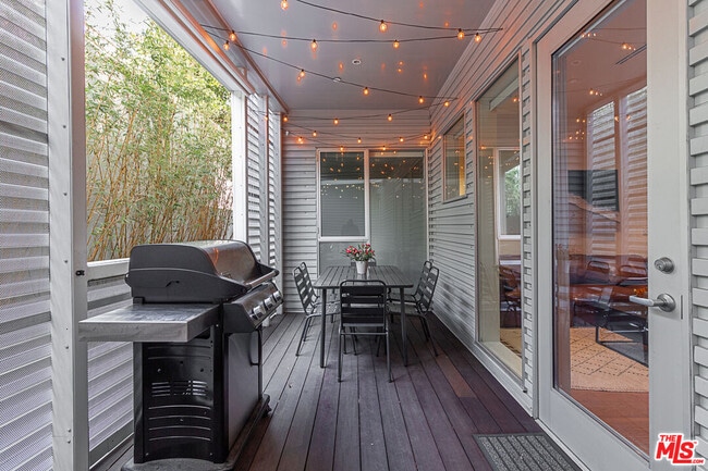 Building Photo - 1030 Kings Rd