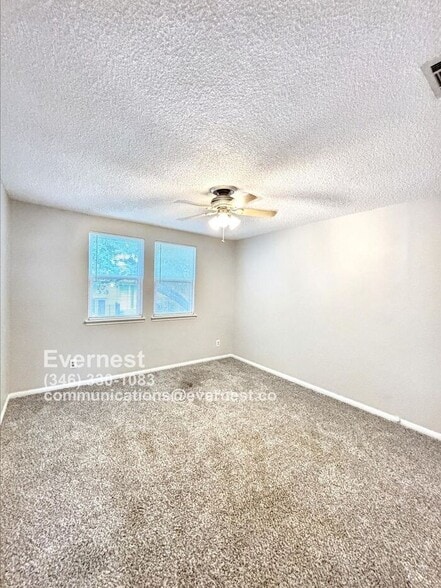 Building Photo - 2206 Shadowdale Dr