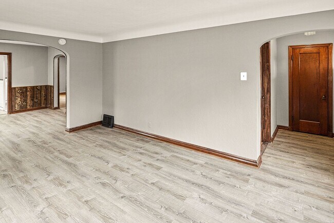 Building Photo - 3 Bed / 1 Bath | Ferguson, MO | $1,220/mo