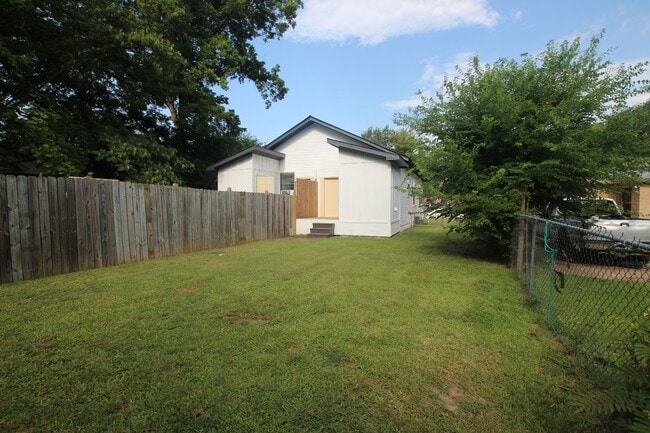 Building Photo - Tenneha Ave N 1535/1537