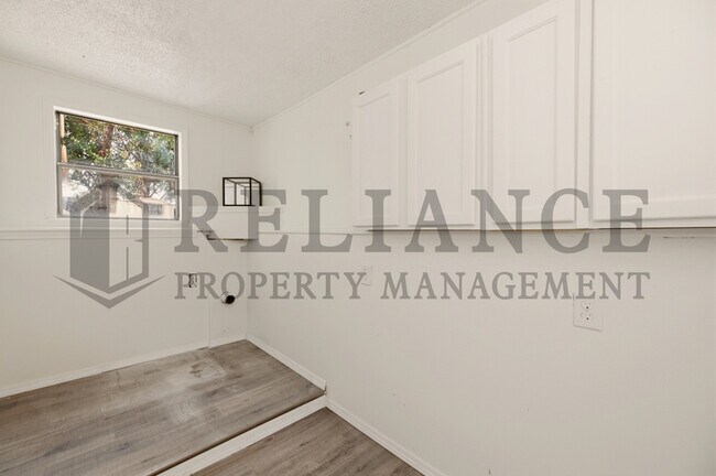 Building Photo - 322 S Jonathan St