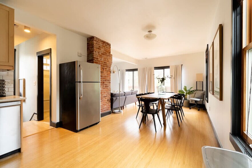 Building Photo - 2319 NW Raleigh St