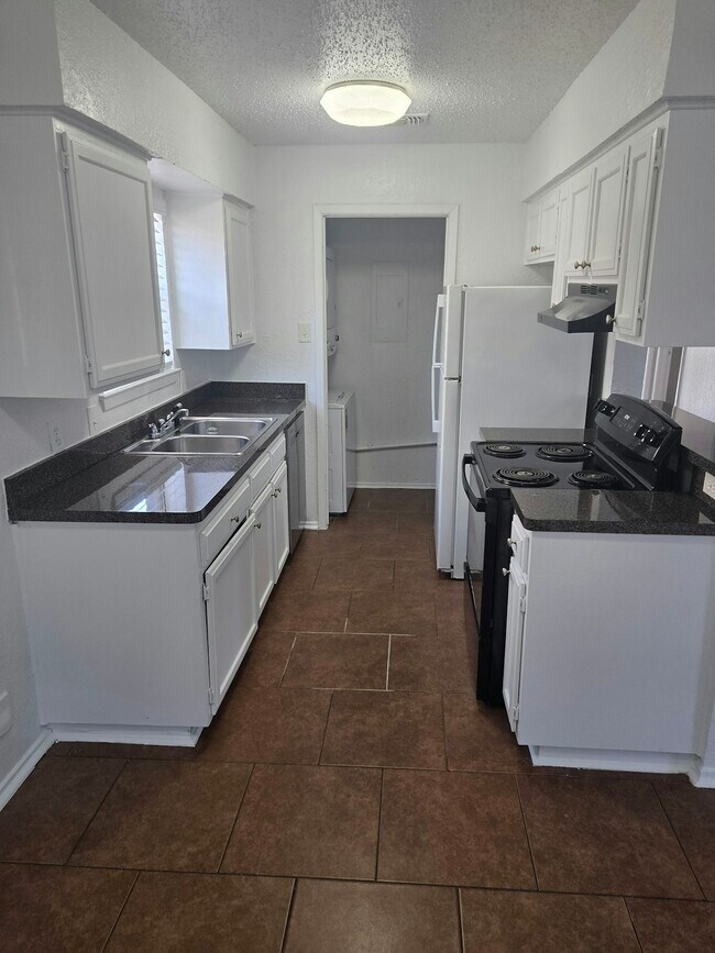 Building Photo - 209 Roberts Cir
