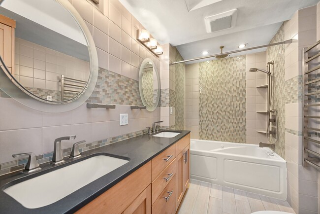 Building Photo - Welcome Home to Comfort and Charm in Blaine, WA!