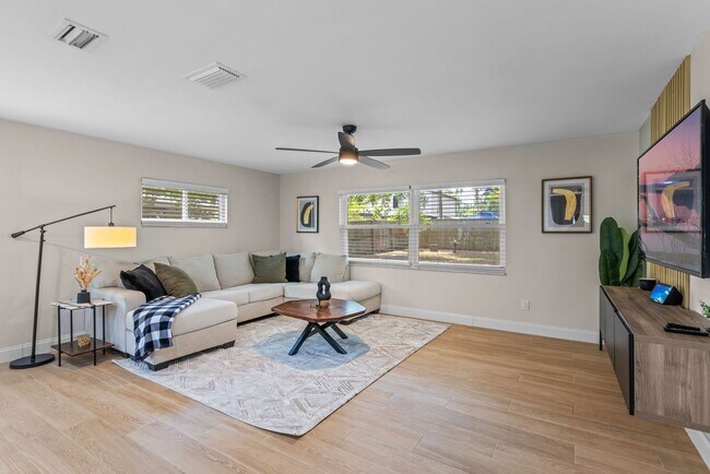 Building Photo - Beautifully Renovated 3-Bedroom Home for R...