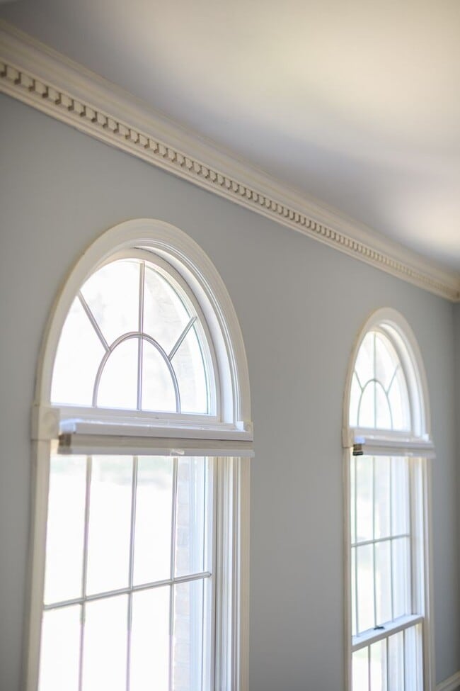 Building Photo - 5 bedroom / 2.5 bathroom Home for Rent in ...