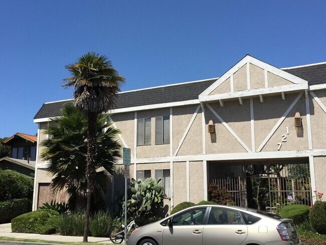 Primary Photo - 721 Hill St