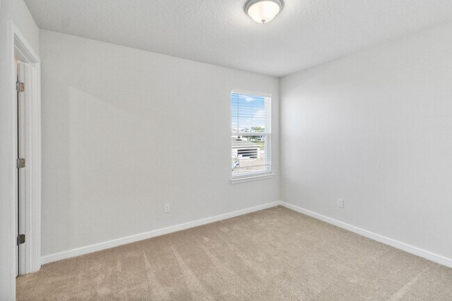 Building Photo - Beautiful 4/3 w/ Loft Energy Efficient Hom...