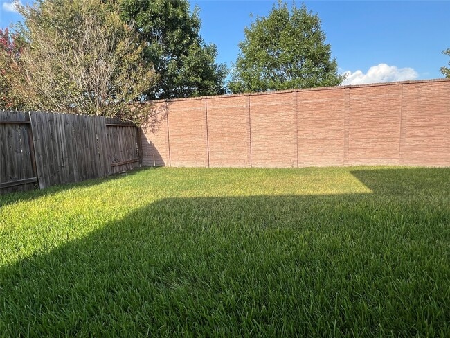 Building Photo - 7523 Blossommist Ln