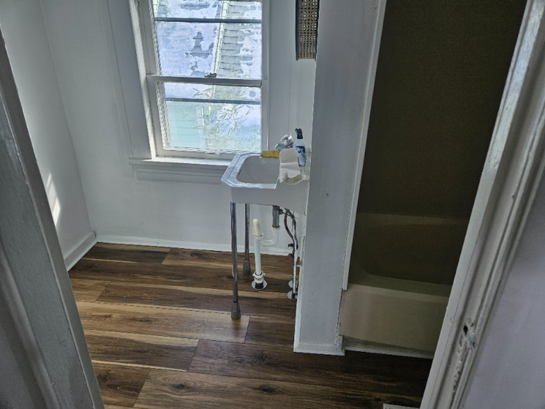 Building Photo - 3209 Saratoga Ave