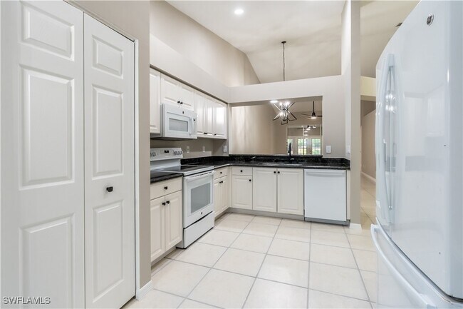 Building Photo - 1704 Royal Cir