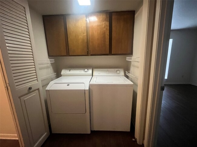 Building Photo - 8529 Hearth Dr