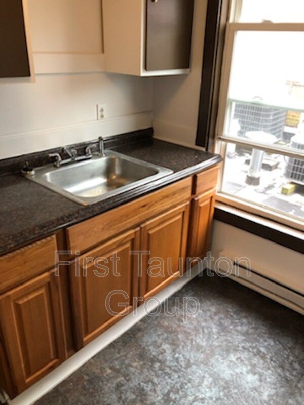 Building Photo - 2 Union St