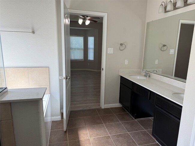 Building Photo - 306 Edgewater Park Dr