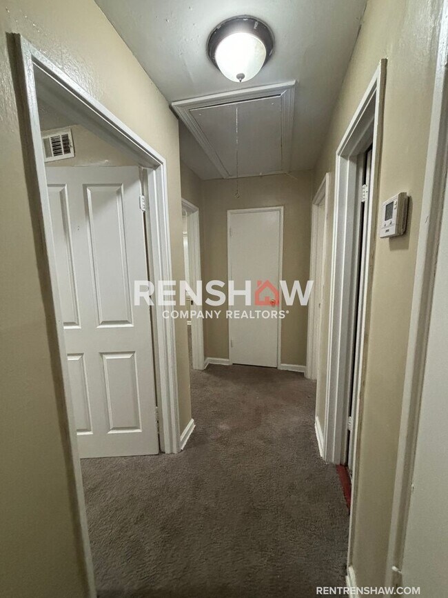 Building Photo - Text the Leasing Team at 901-820-4367 to s...