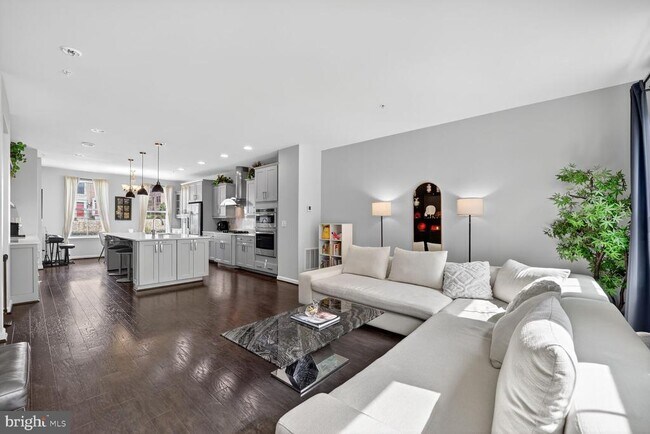 Building Photo - 506 Riversail Ln