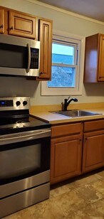 Building Photo - 447 Carvel Beach Rd