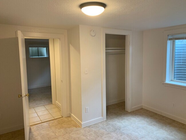 Building Photo - 4BD/2BA Table Mesa Home - Close to everything