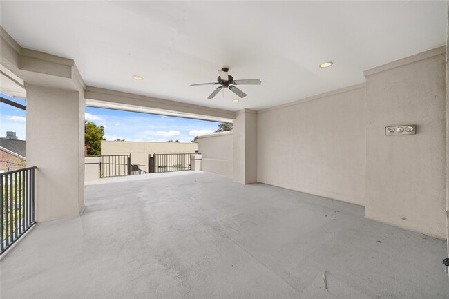 Building Photo - 2304 Albans Rd