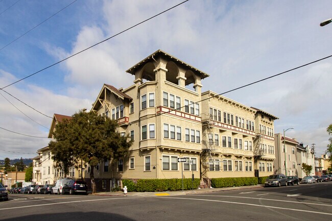 Building Photo - Vue De Lac Apartments