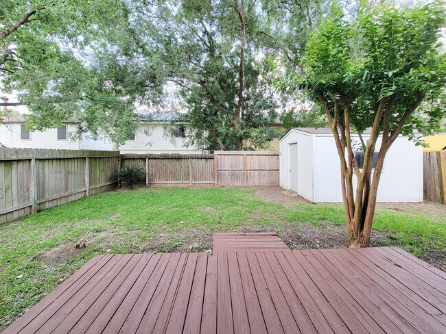 Building Photo - 11810 Rolling Stream Dr