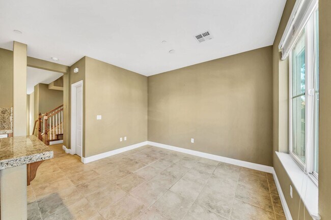 Building Photo - 3-Bedroom Townhome for Rent in Fremont!