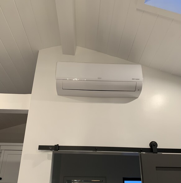 Building Photo - 2122 Kelton Ave