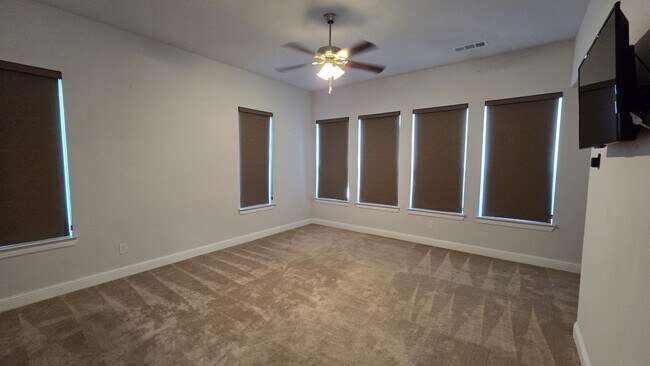 Building Photo - 1112 Maverick Dr