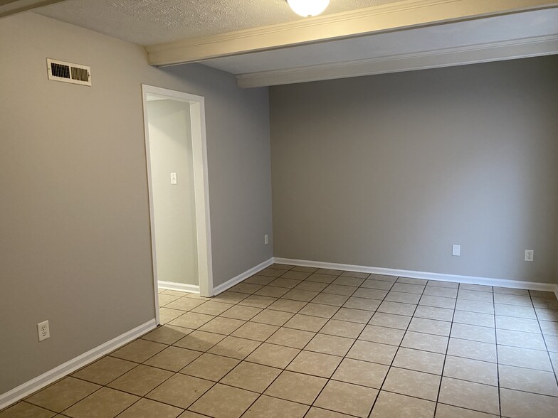 Building Photo - 2000 N Royal St