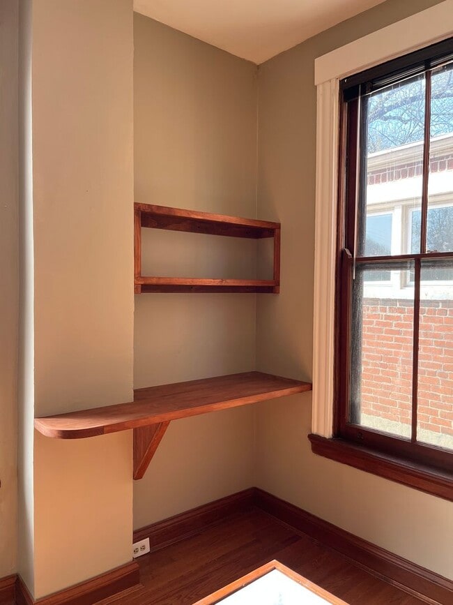 Building Photo - 2219 Scott St