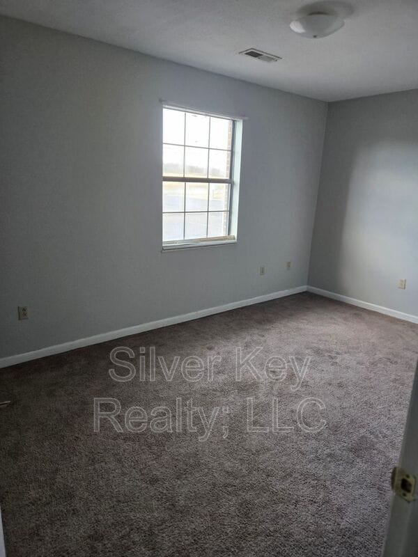 Building Photo - 823 Englewood Rd